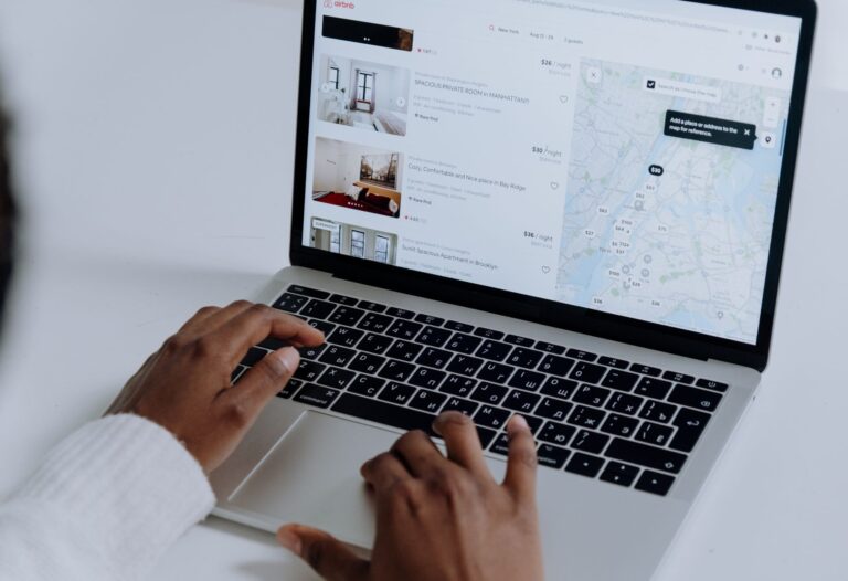 Airbnb expone a Booking.com mediante marketing de emboscada a través de TikTok
